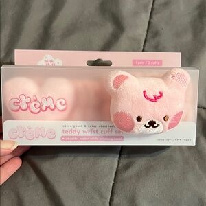 Crème Pink Teddy Wrist Cuff Set